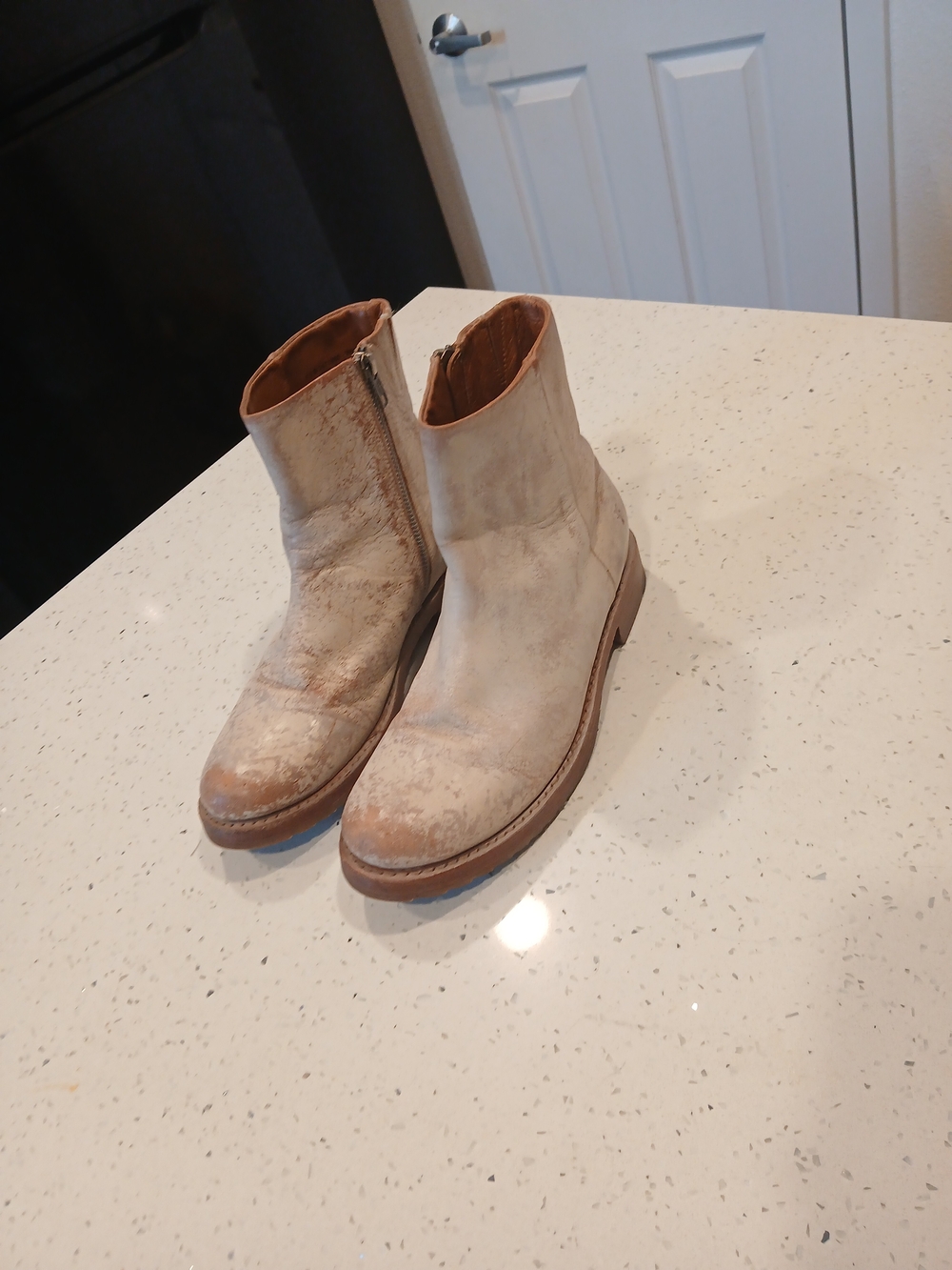 $398 - FRYE Veronica Zip Distressed Leather Bootie in tan Size 8.5